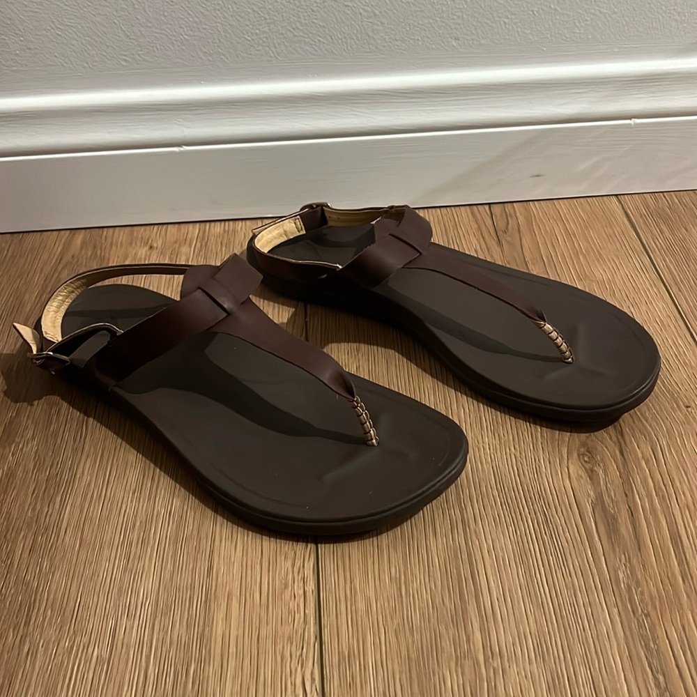 EUC OluKai Ekekeu Leather Thong Sandals Size 9 Brown